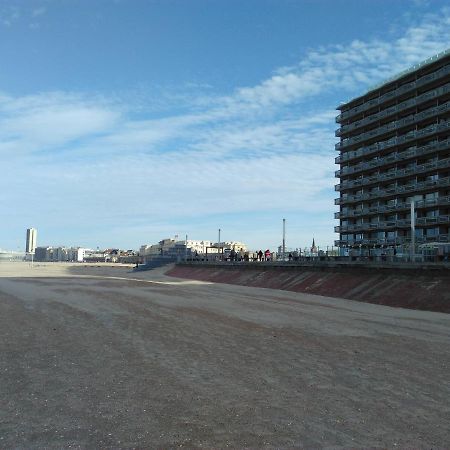 Residentie Aldis Met Zeezicht Apartment Oostende Bagian luar foto
