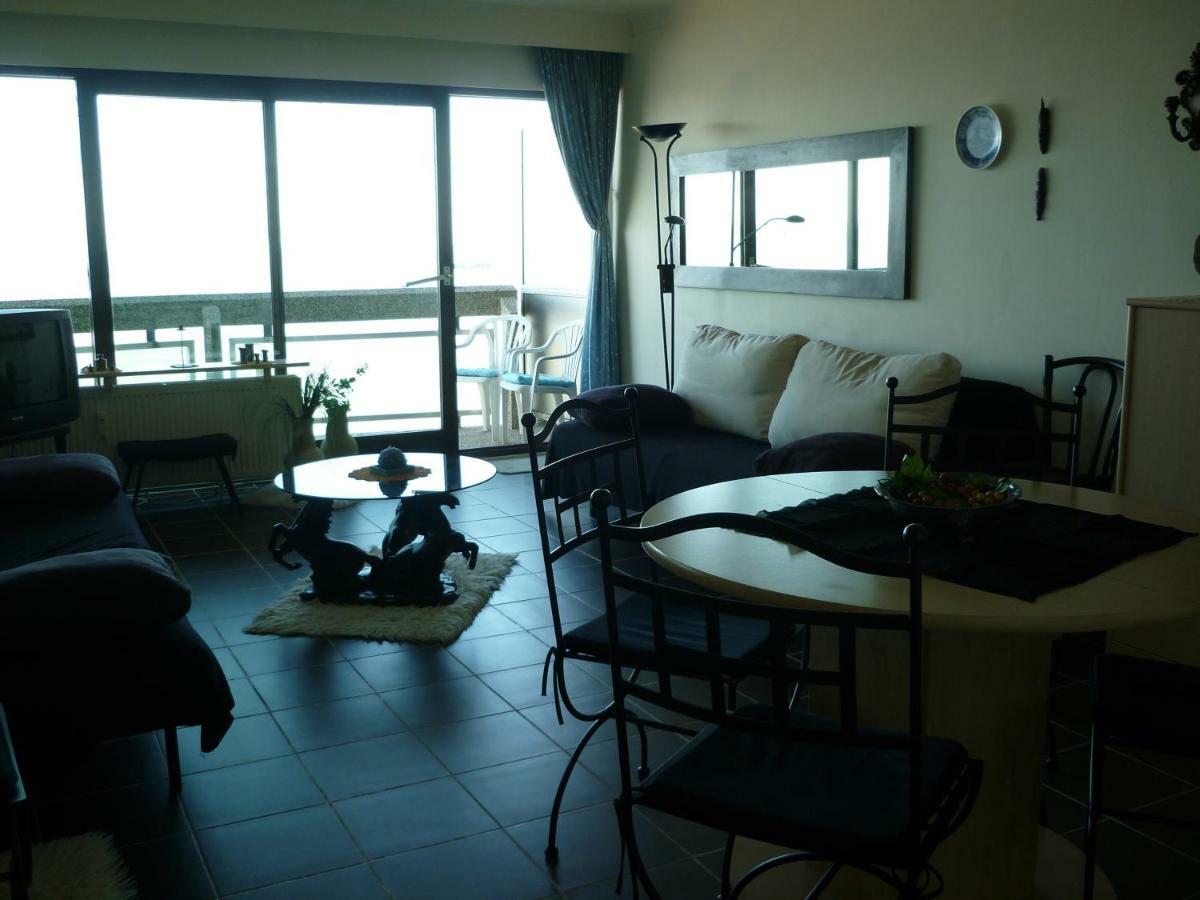 Residentie Aldis Met Zeezicht Apartment Oostende Bagian luar foto