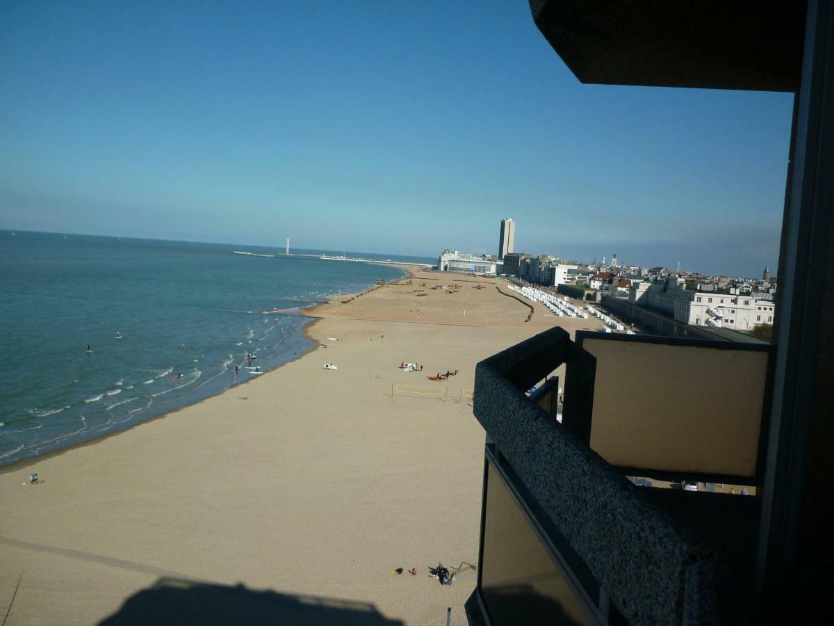 Residentie Aldis Met Zeezicht Apartment Oostende Bagian luar foto